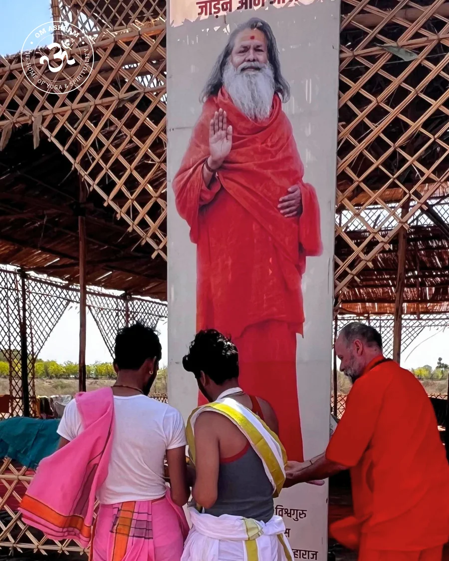 Poster of Gurudev, Vishwaguru Ji at the entrance of the wooden yagya shala.